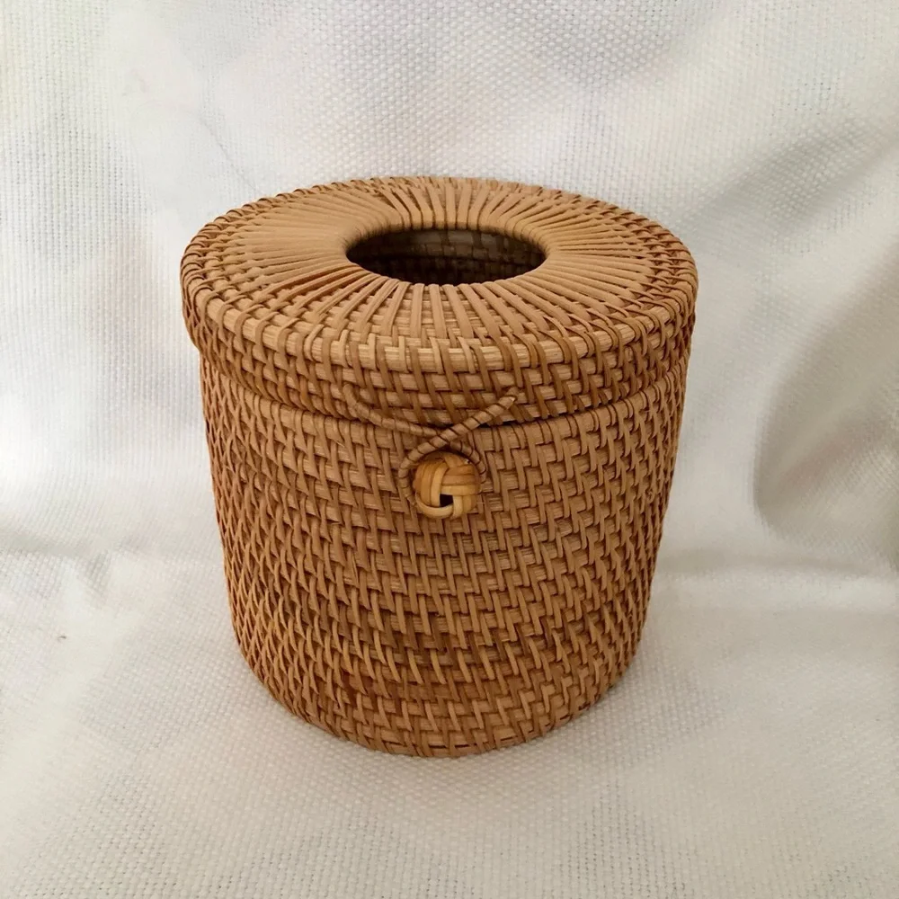 Woven Rattan Tissue Box Cover in Natural Tan NWOT Boho Beachy Rustic Coastal